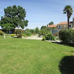 Logis De Chalons A La Le Gua (Charente-Maritime)