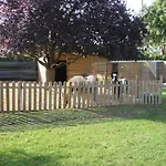 Holiday home Logis De Chalons A La Le Gua (Charente-Maritime)