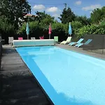 Logis De Chalons A La *