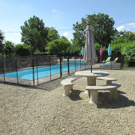 Logis De Chalons A La בית נופש Le Gua (Charente-Maritime)