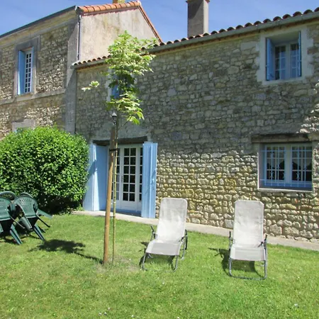 Logis De Chalons à La * Le Guâ
