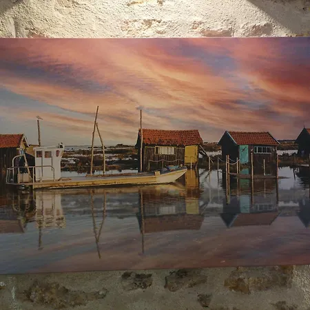 Logis De Chalons A La *