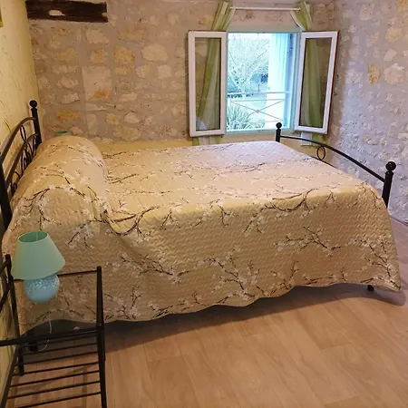 Logis De Chalons A La בית נופש Le Gua (Charente-Maritime)