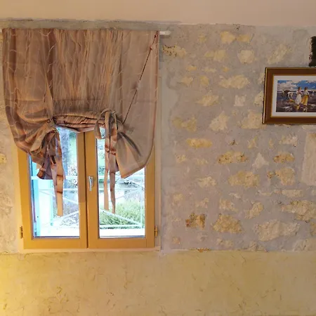 Logis De Chalons A La *