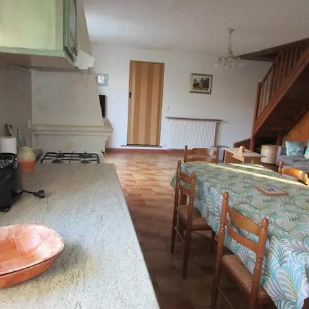 Logis De Chalons A La 度假居