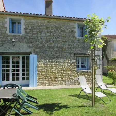 Logis De Chalons A La Le Gua (Charente-Maritime)