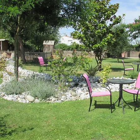 בית נופש Logis De Chalons A La